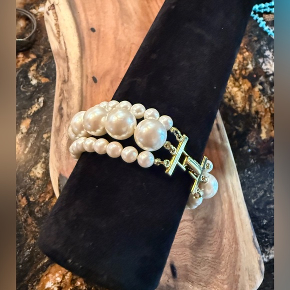 Vintage 3 Strand Faux Pearl Bracelet, Ivory White Triple Strand Pearl Bracelet - Picture 5 of 5